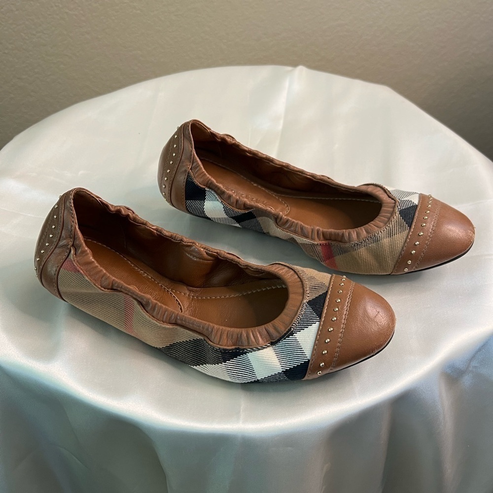 BURBERRY flats, Traditional Plaid, Size 36.5